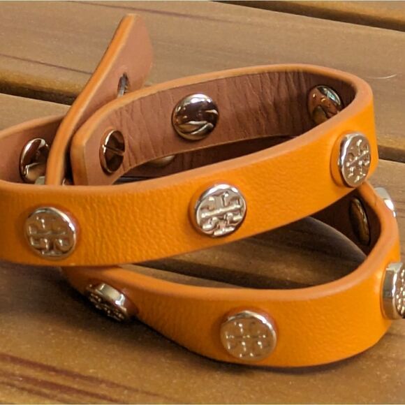 Tory Burch Logo Stud Wrap Bracelet - Picture 2 of 5